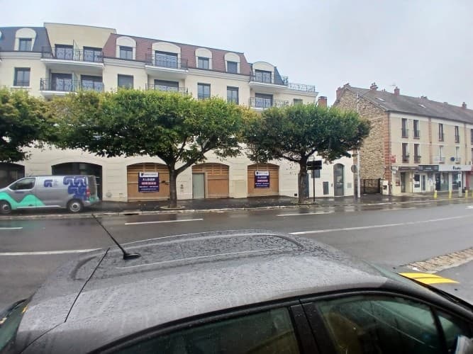 Local commercial · 186 m² · Location — photo 1