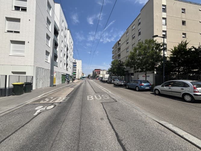 Local commercial · 75 m² · Location — photo 1