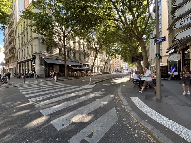 Local commercial · 160 m² · Location — photo 1