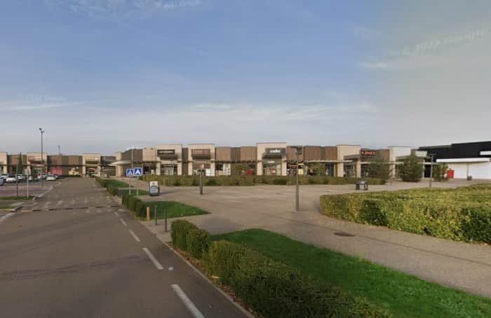 Local commercial · 740 m² · Location — photo 1