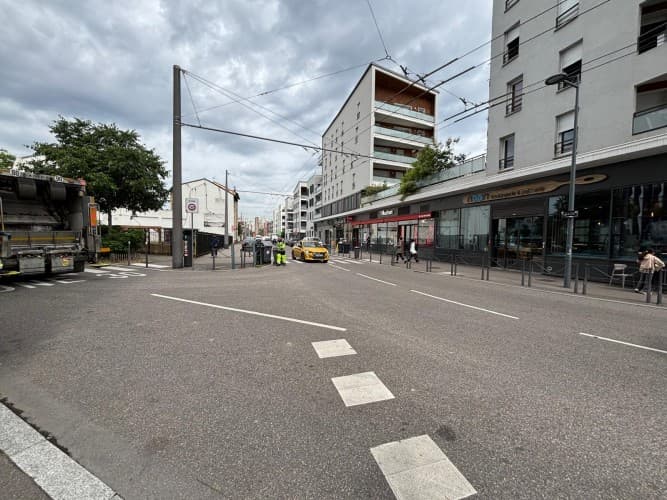 Local commercial · 147 m² · Location — photo 1
