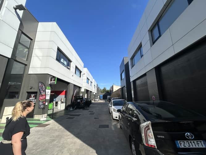 Local commercial · 198 m² · Location — photo 1