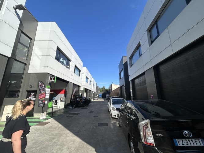 Local commercial · 198 m² · Location — photo 1