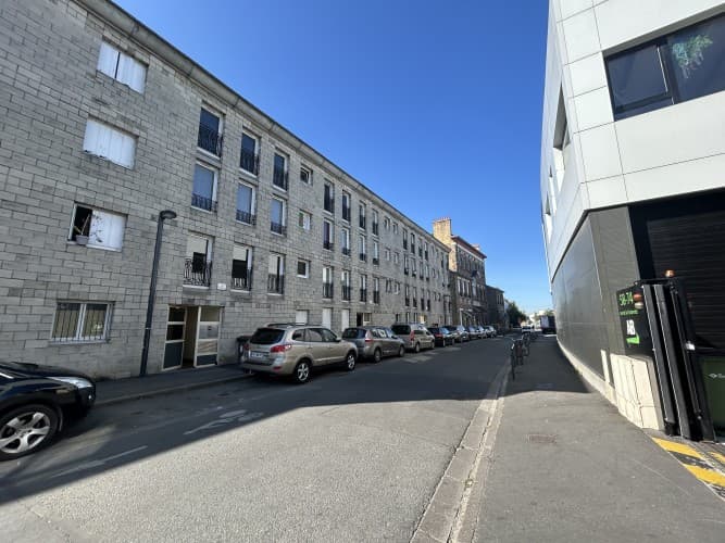 Local commercial · 213 m² · Location — photo 1
