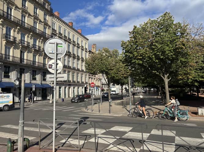Local commercial · 51 m² · Fonds de commerce — photo 1