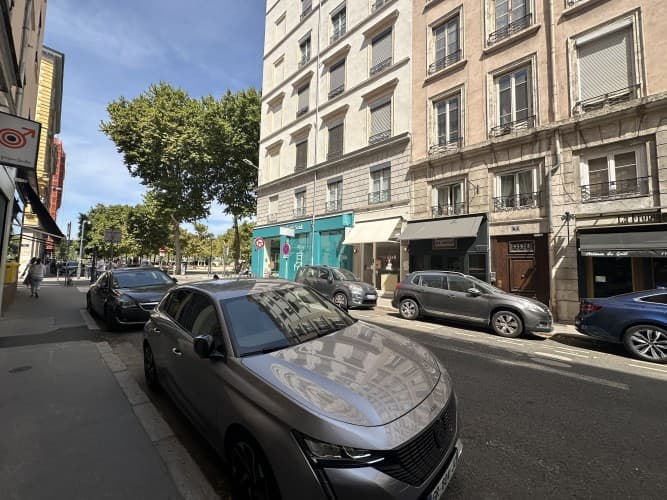 Local commercial · 110 m² · Cession de bail — photo 1