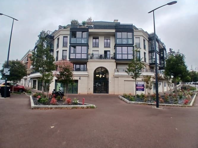 Local commercial · 274 m² · Location — photo 1