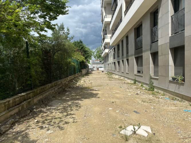 Local commercial · 943 m² · Location — photo 1