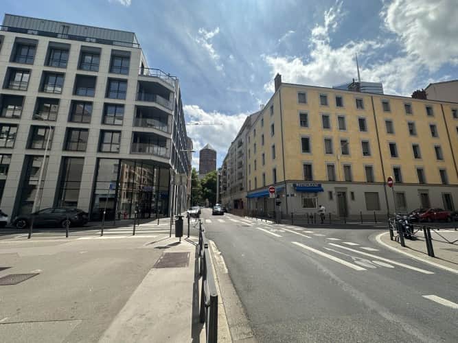Local commercial · 90 m² · Cession de bail — photo 1