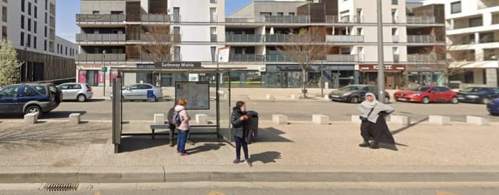 Local commercial · 137 m² · Location — photo 1