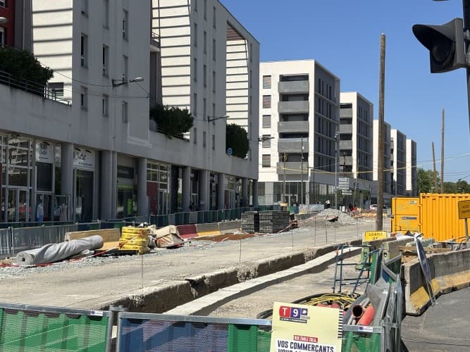 Local commercial · 69 m² · Location — photo 1