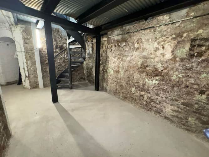 Local commercial · 82 m² · Location — photo 1