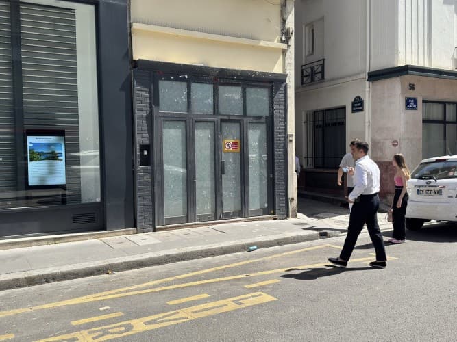 Local commercial · 82 m² · Location — photo 1
