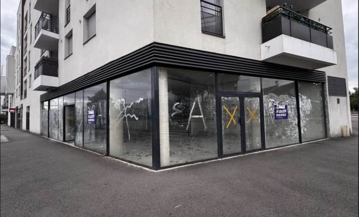 Local commercial · 163 m² · Location — photo 1