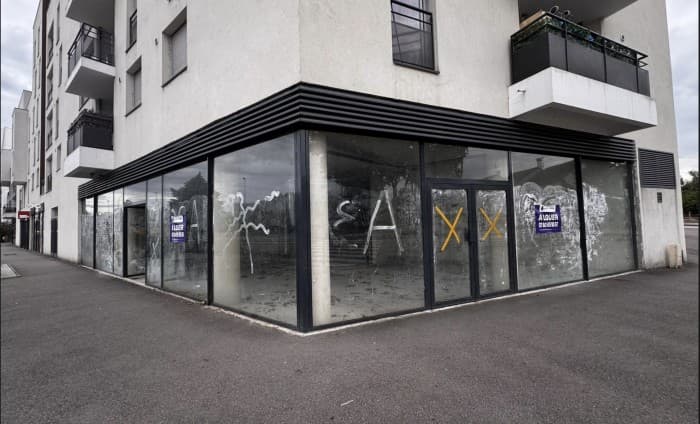 Local commercial · 163 m² · Location — photo 1