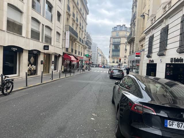 Local commercial · 57 m² · Location — photo 1