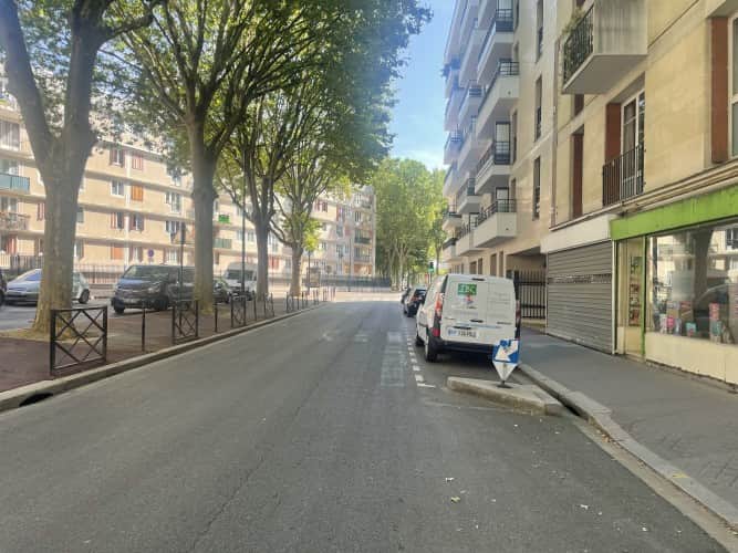 Local commercial · 145 m² · Location — photo 1