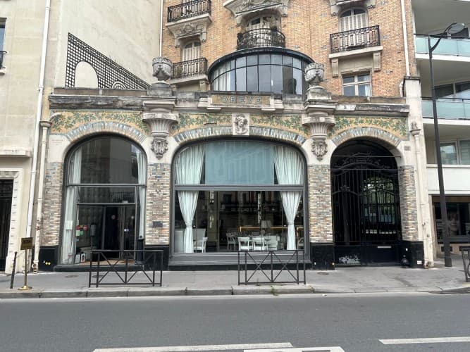 Local commercial · 537 m² · Location — photo 1