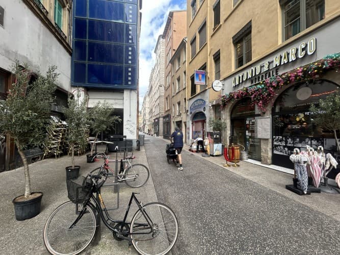 Local commercial · 95 m² · Cession de bail — photo 1