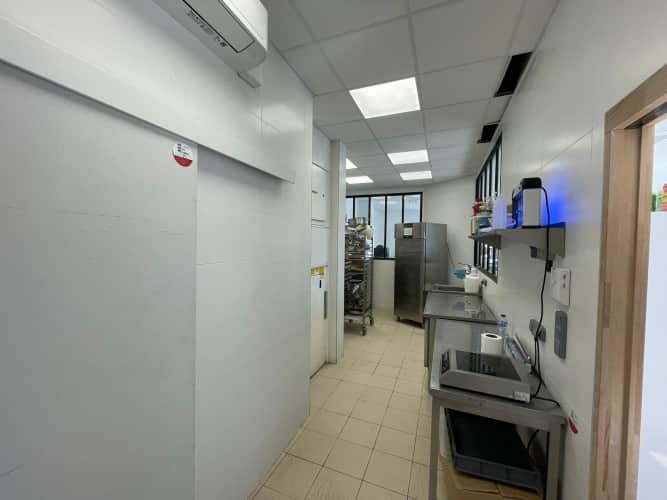 Local commercial · 200 m² · Fonds de commerce — photo 1