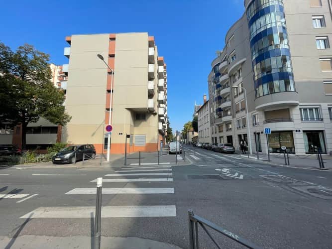 Local commercial · 82 m² · Cession de bail — photo 1