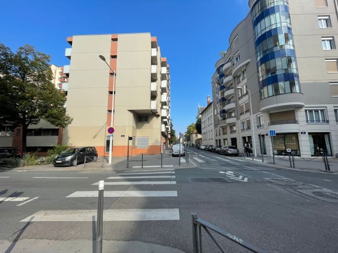 Local commercial · 82 m² · Cession de bail — photo 1