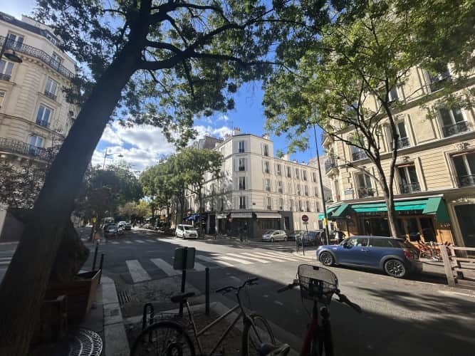 Local commercial · 54 m² · Location — photo 1