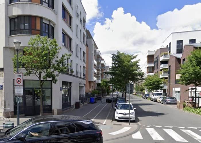 Local commercial · 131 m² · Location — photo 1