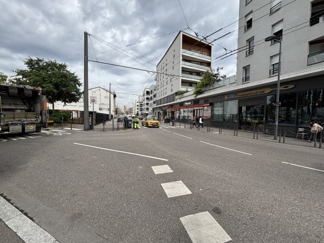 Local commercial · 152 m² · Location — photo 1