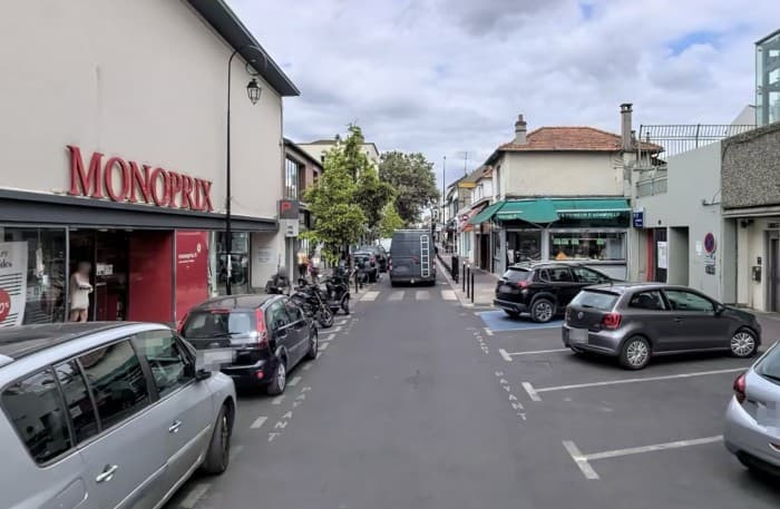 Local commercial · 1066 m² · Location — photo 1