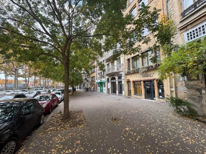 Local commercial · 160 m² · Cession de bail — photo 1