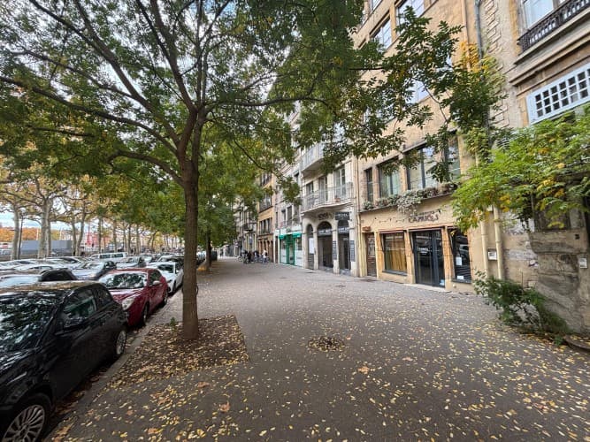 Local commercial · 160 m² · Cession de bail — photo 1
