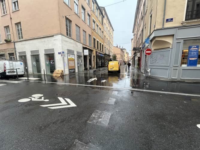 Local commercial · 140 m² · Cession de bail — photo 1