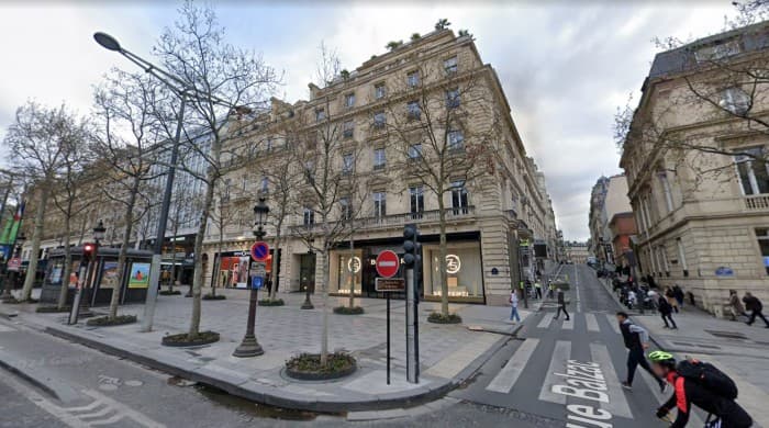 Local commercial · 218 m² · Location — photo 1