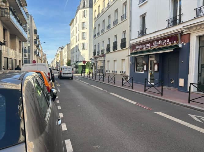 Local commercial · 242 m² · Location — photo 1