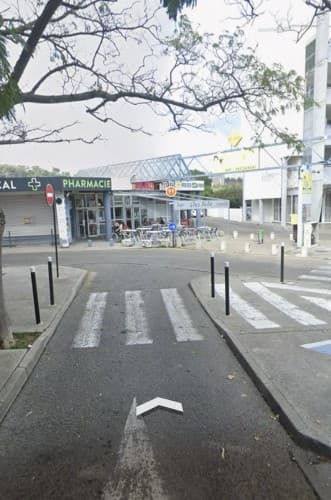 Local commercial · 83 m² · Location — photo 1