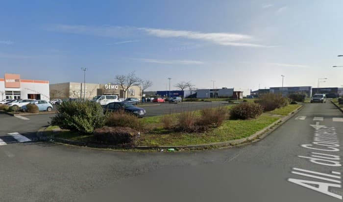 Local commercial · 1837 m² · Location — photo 1