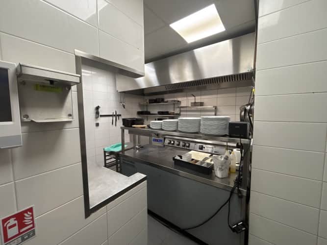 Local commercial · 131 m² · Fonds de commerce — photo 1