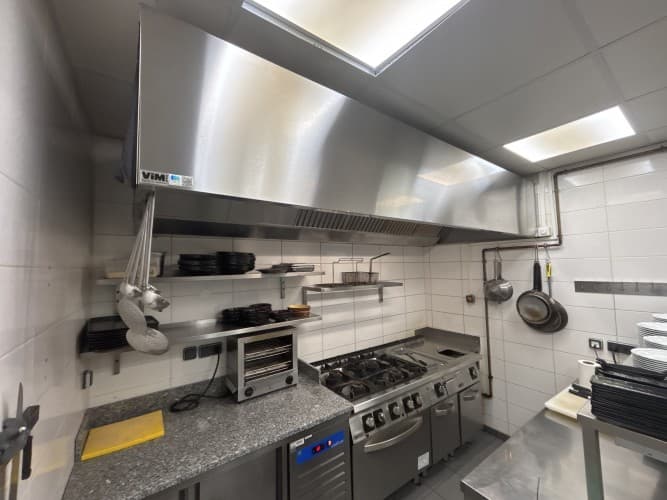 Local commercial · 131 m² · Fonds de commerce — photo 1