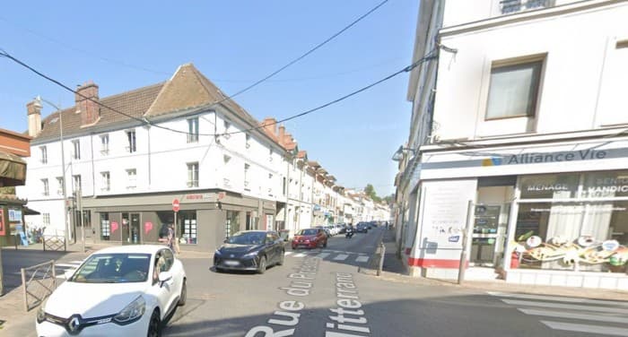 Local commercial · 152 m² · Location — photo 1