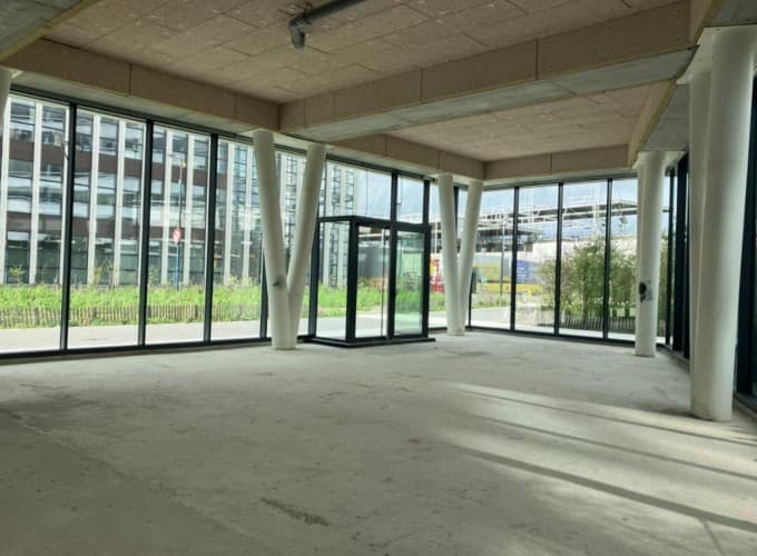 Local commercial · 172 m² · Location — photo 1