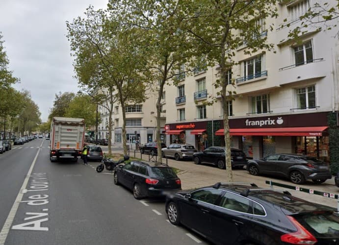 Local commercial · 84 m² · Location — photo 1