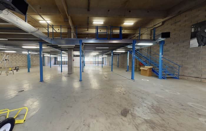 Local commercial · 956 m² · Location — photo 1