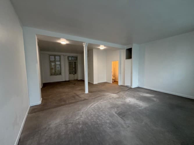 Local commercial · 56 m² · Location — photo 1