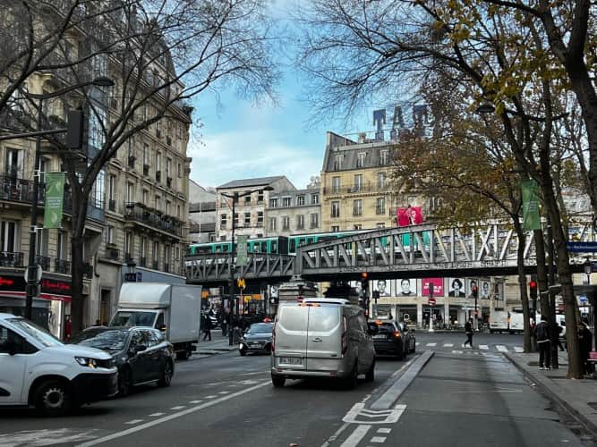 Local commercial · 596 m² · Cession de bail — photo 1