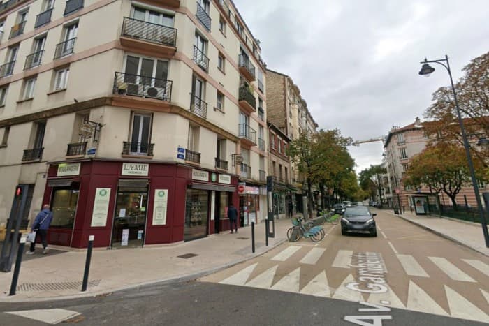 Local commercial · 145 m² · Location — photo 1