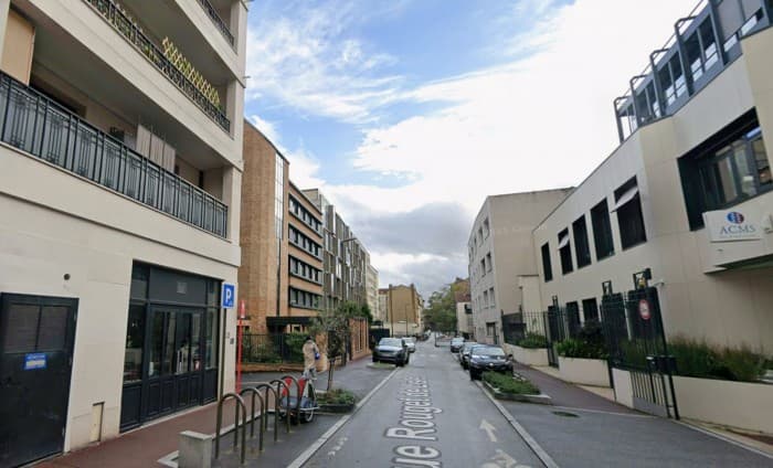 Local commercial · 830 m² · Location — photo 1