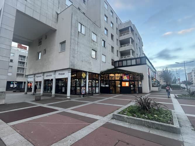 Local commercial · 140 m² · Cession de bail — photo 1