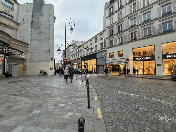 Local commercial · 107 m² · Location — photo 1