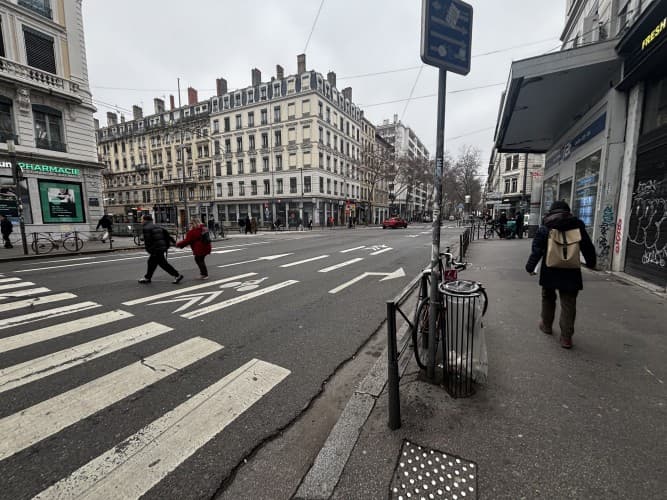 Murs commerciaux · 1000 m² · Achat des murs — photo 1